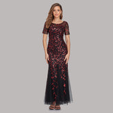 Vestido de fiesta largo hasta el suelo con corte en A en rojo y negro de W&M